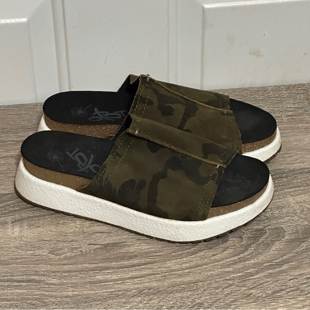OTBT Women's Wayside Platform Slides In Savanna Size  7.5M Camo‎